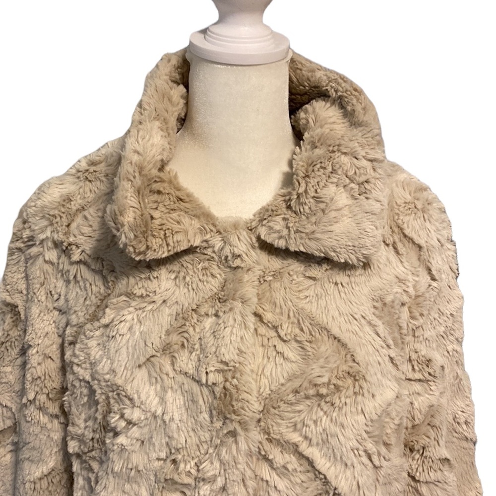 ESLEY Faux fur button up coat - Picture 2 of 12